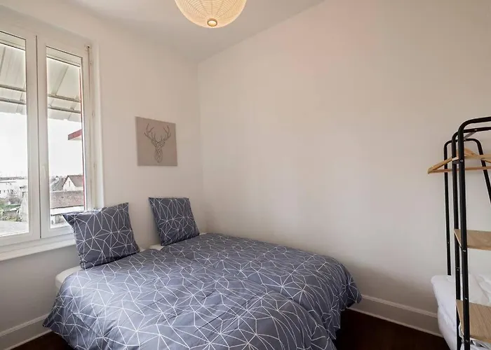 Le Familial - Equipe - Proche Centre * Монлюсон